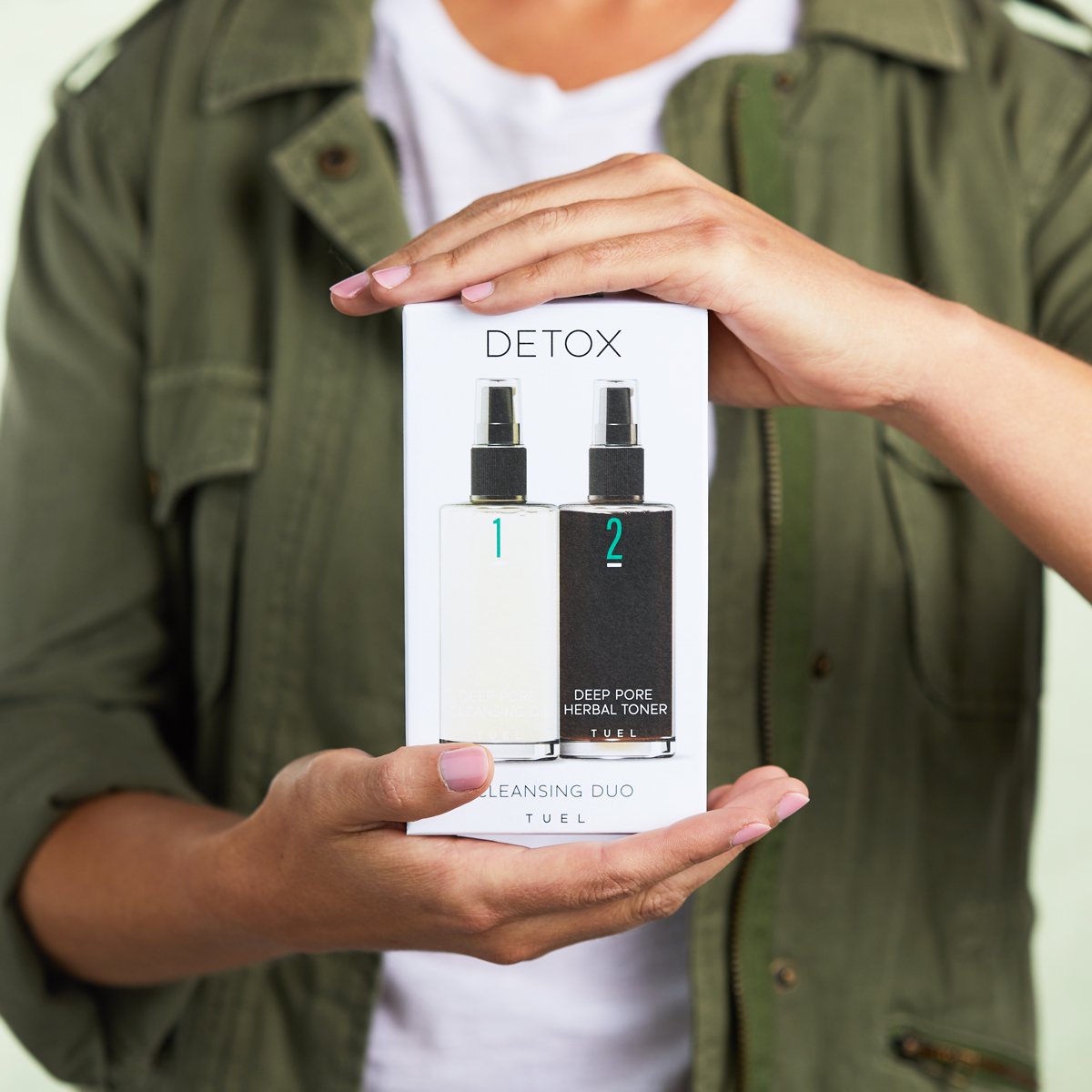 https://cdn.shopify.com/s/files/1/0023/6424/4037/files/DETOX_DEEP_PORE_CLEANSING_DUO_LIFESTYLE_21fe8575-684e-4992-ba2c-abd95a979fe0.jpg?v=1749760539